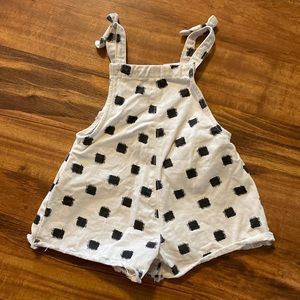 Baby girl 24m Jessica Simpson overall shorts black white